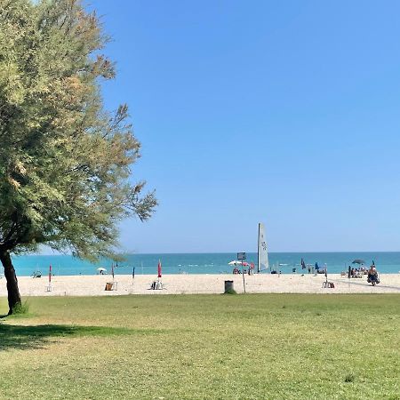 Punto Di Osservazione Lido di Fermo Buitenkant foto
