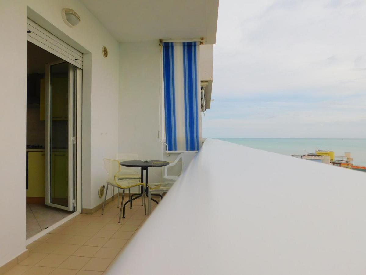Punto Di Osservazione Lido di Fermo Buitenkant foto