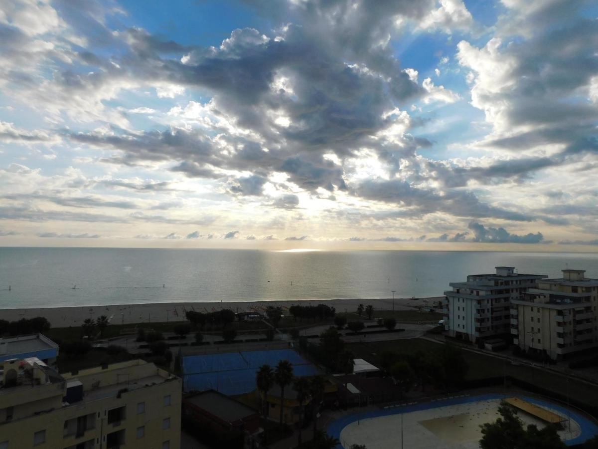 Punto Di Osservazione Lido di Fermo Buitenkant foto