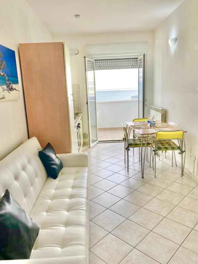 Punto Di Osservazione Lido di Fermo Buitenkant foto