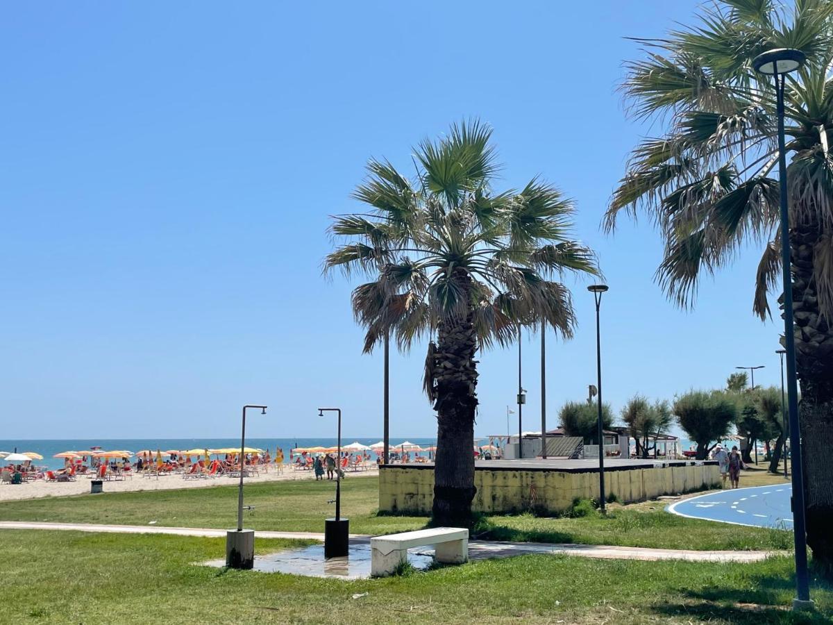 Punto Di Osservazione Lido di Fermo Buitenkant foto